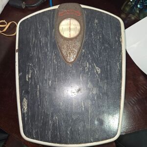 Vintage Weighing Scale in Black and Brown